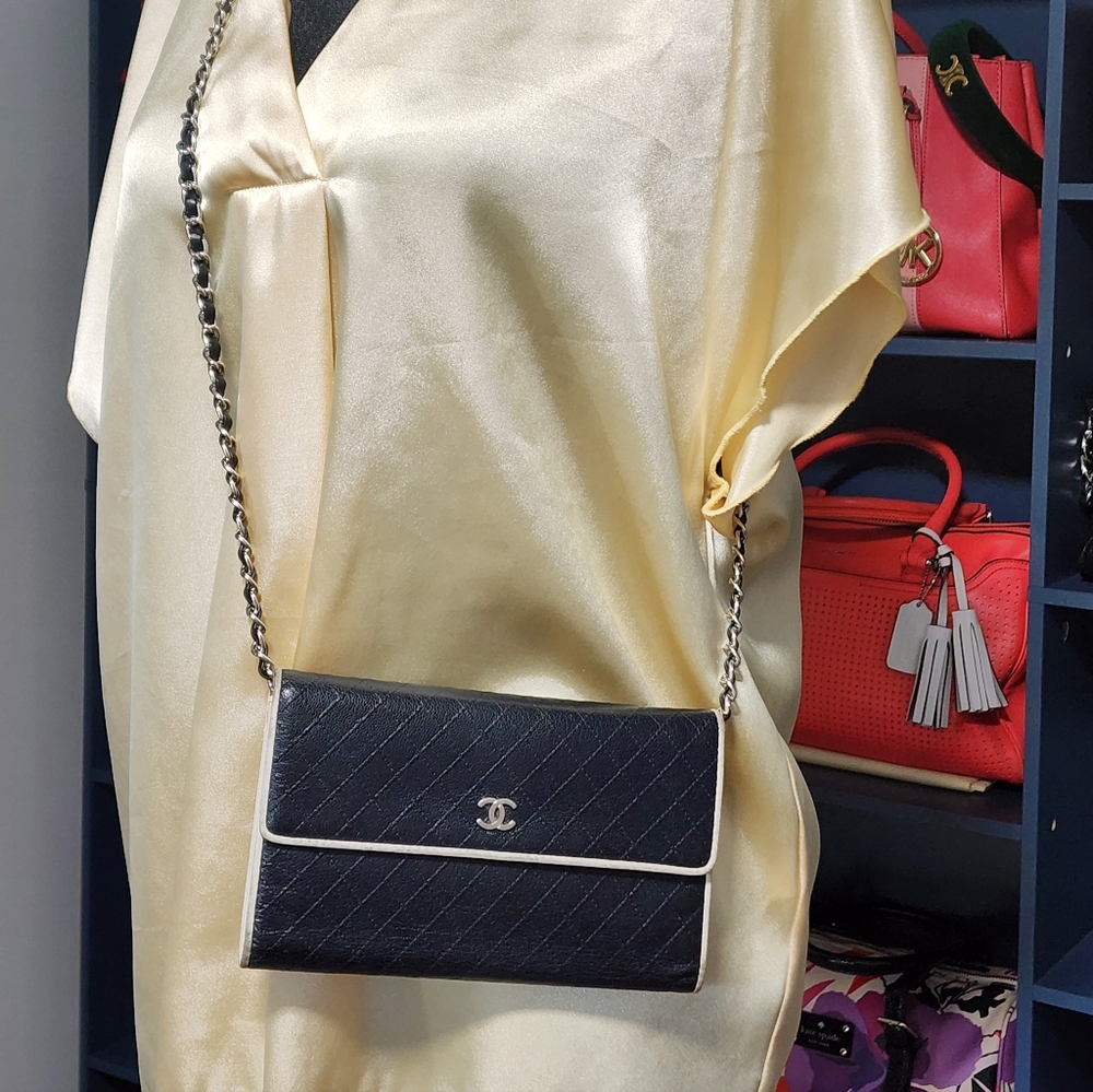 Chanel Coco Mark Bicolor Lambskin Long Wallet On Unbranded Chain - Picture 15 of 15